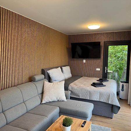 Airport Luxury Apartment & Spa ปราก ภายนอก รูปภาพ